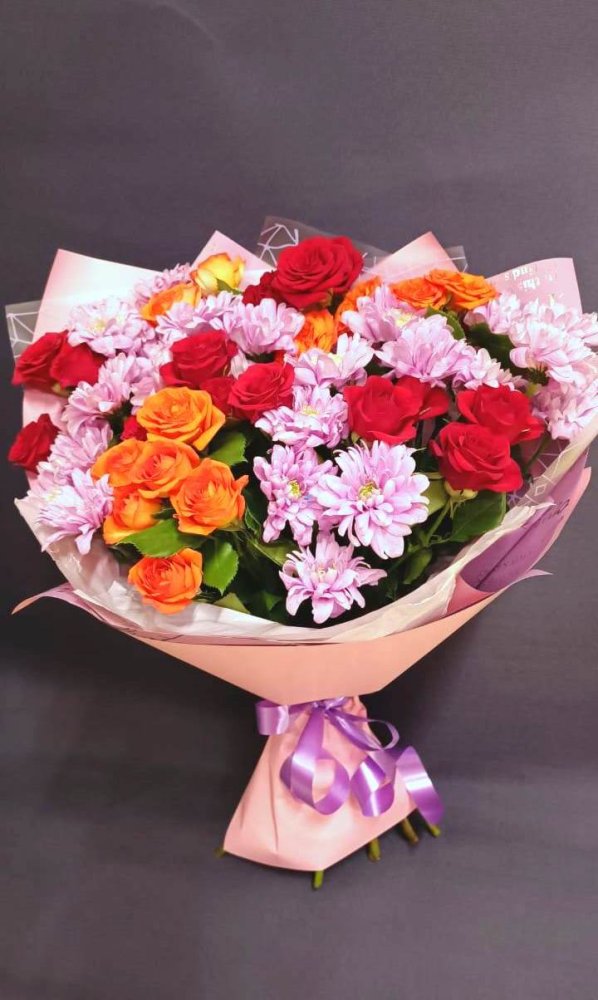 Букет цветов из: Хризантемы и Розы